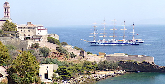 Bastia : Un voilier star dans le port de commerce