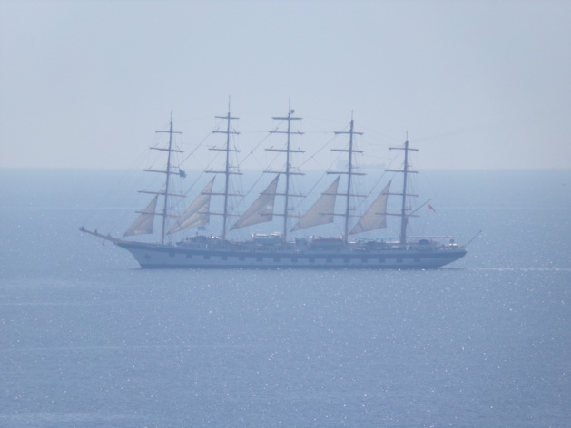 Bastia : Un voilier star dans le port de commerce Bastia : Un voilier star dans le port de commerce