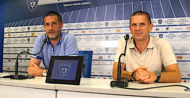 L'entraineur Stéphane Rossi et le président Claude Ferrandi lors de la conférence de presse vendredi