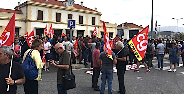 Ajaccio :  Force Ouvrière et CGT manifestent contre la 