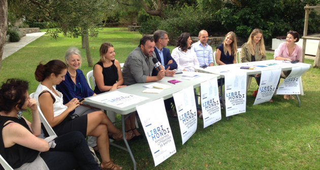 Conférence de presse de Libri Mondi dans les Jardins suspendus du Palais des Gouverneurs Conférence de presse de Libri Mondi dans les Jardins suspendus du Palais des Gouverneurs