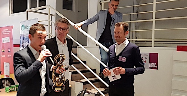 Sébastien Antoniotti récompensé par ar Olivier Burot (Président de l'institut des Promoteurs et Constructeurs) et Yannick Allain (directeur du label Maisons de Qualité)