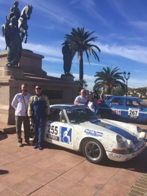 La Porsche de Benoît Cousin et ses signatures La Porsche de Benoît Cousin et ses signatures