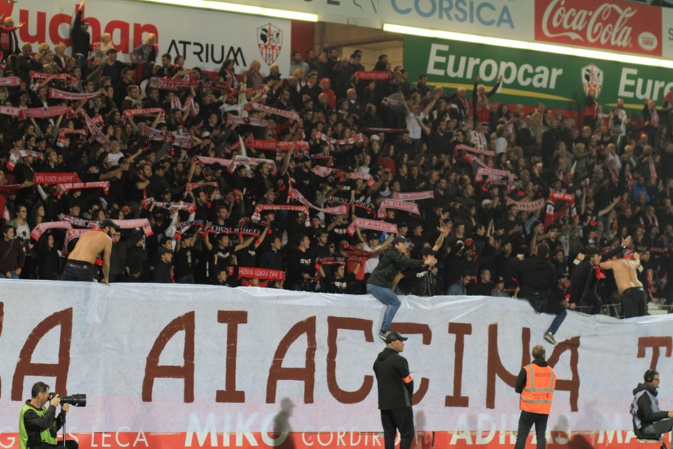 L'ambiance du derby : L’ACA gagne le match des tribunes L'ambiance du derby : L’ACA gagne le match des tribunes