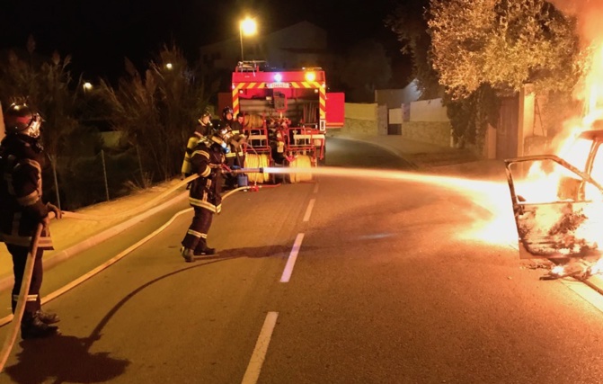 Deux véhicules détruits par les flammes à Calvi et Lumio