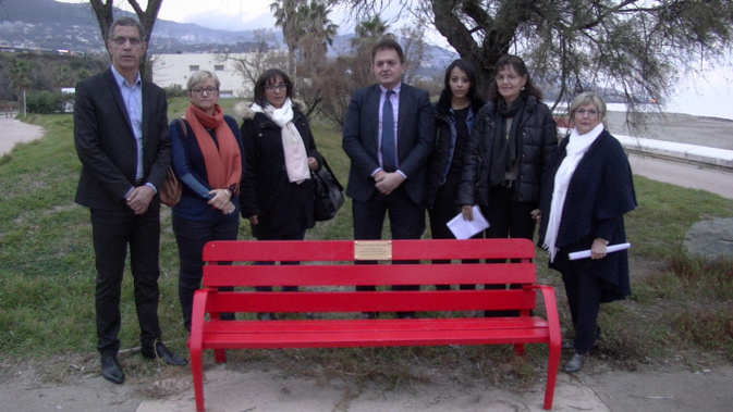 Bastia : Un banc rouge pour dénoncer la violence envers les femmes