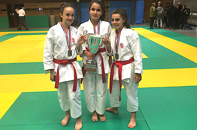 Coupe de France de Kata : Alexandra Feracci récidive. L'équipe cadettes/juniors de l'ACA à la 2eme place Coupe de France de Kata : Alexandra Feracci récidive. L'équipe cadettes/juniors de l'ACA à la 2eme place