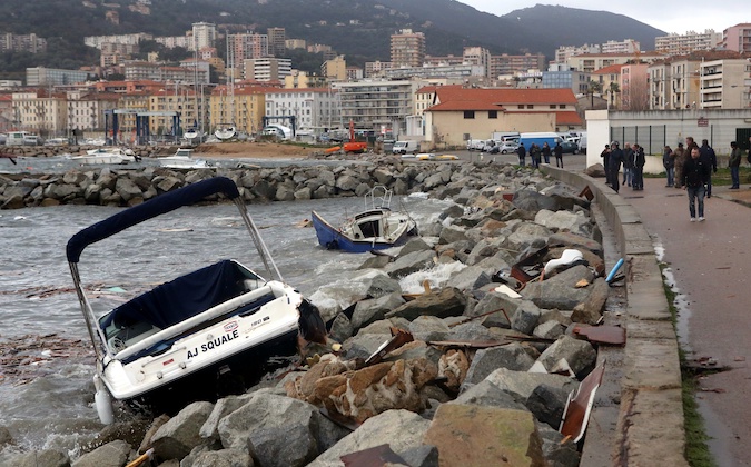 Tempête en Corse-du-Sud : Des bateaux échoués et des vols annulés