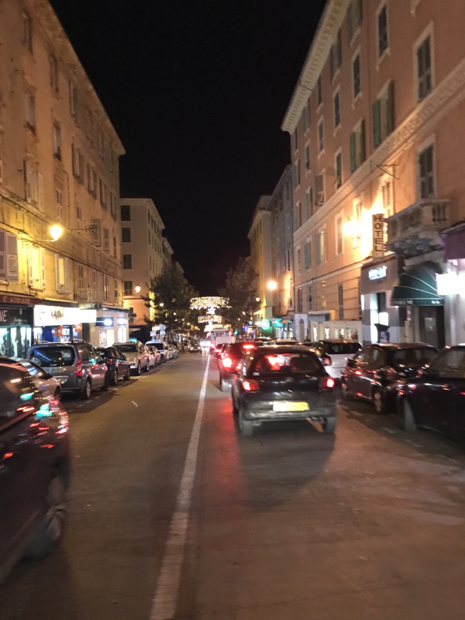 Soldes pré-Noël à Bastia : Les commerces y gagnent, les clients aussi
