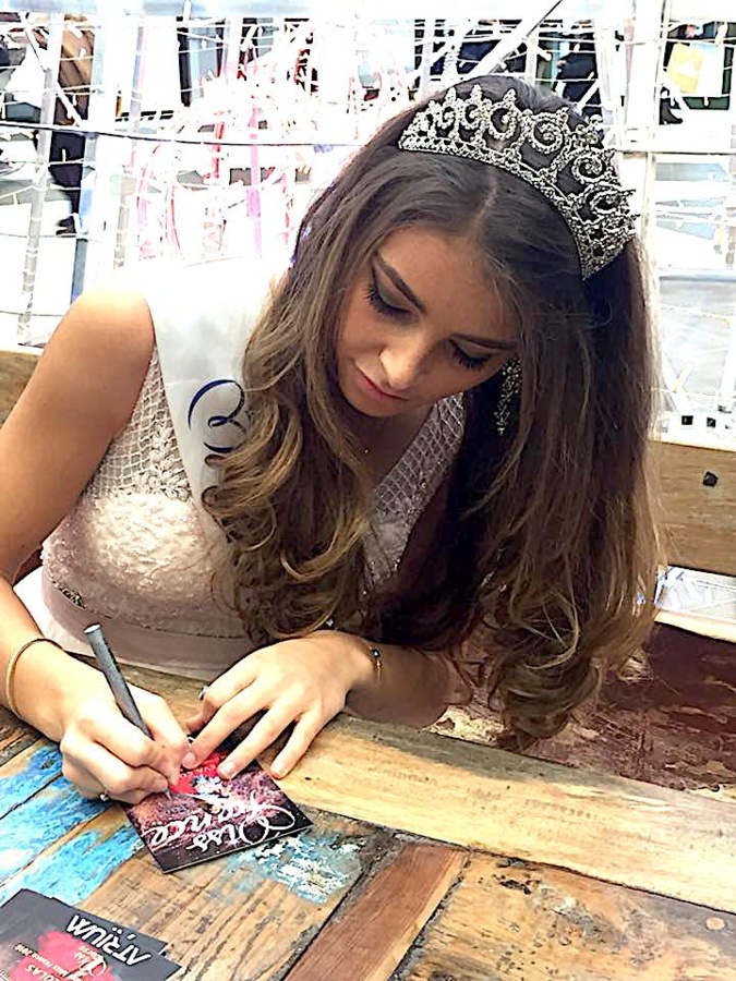 Miss Corse : Bain de foule et dédicaces à l’Atrium ! Miss Corse : Bain de foule et dédicaces à l’Atrium !