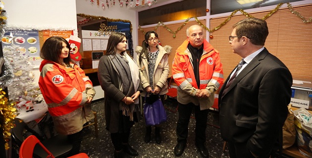 Bernard Schmeltz, préfet de Corse, préfet de la Corse du Sud visitant Croix Rouge la veille de la St Sylvestre