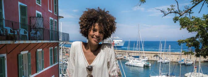 La belle Tiga sur l'escalier Romieu de Bastia La belle Tiga sur l'escalier Romieu de Bastia