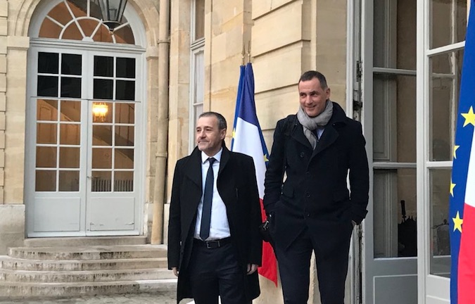 Jean-Guy Talamoni et Gilles Simeoni sur le perron de Matignon avant leur rencontre avec le Premier ministre…