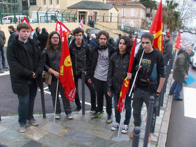 La Jeunesse Communsite Corse venue appuyer la CGT mercredi matin