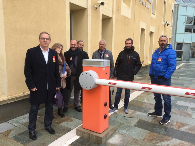 La délégation de la CGT avant son entrevue avec le conseiller d'E.Macron à la DDTM de Bastia