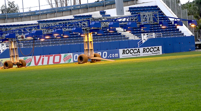 Entretien, régénération et luminothérapie : La CAB aux petits soins pour la pelouse de Furiani Entretien, régénération et luminothérapie : La CAB aux petits soins pour la pelouse de Furiani