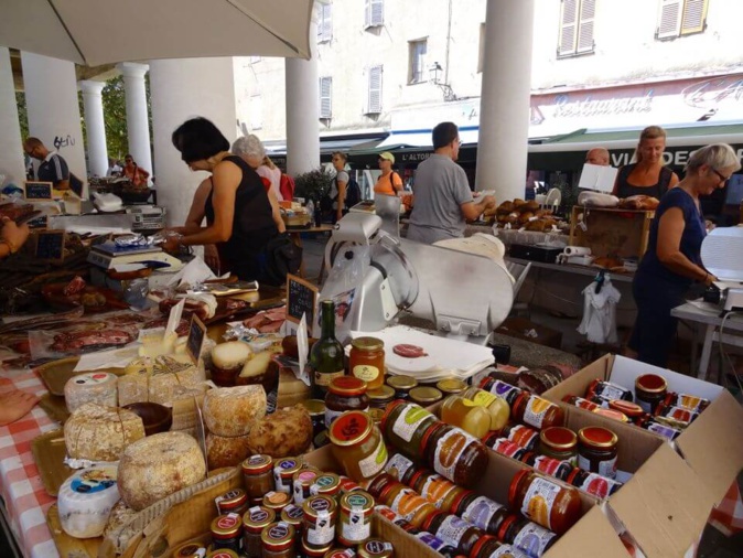 Le marché aux 21 colonnes de L'Ile-Rousse sélectionné pour le concours national de TF1 Le marché aux 21 colonnes de L'Ile-Rousse sélectionné pour le concours national de TF1