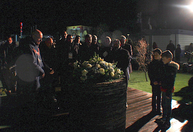 Bernard Laporte s'est recueilli devant la stèle de Furiani Bernard Laporte s'est recueilli devant la stèle de Furiani