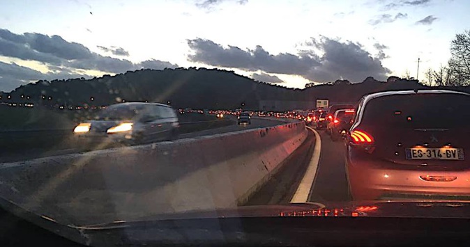 Ajaccio : le grand embouteilage (Photo Gwendolyne Leignel) Ajaccio : le grand embouteilage (Photo Gwendolyne Leignel)