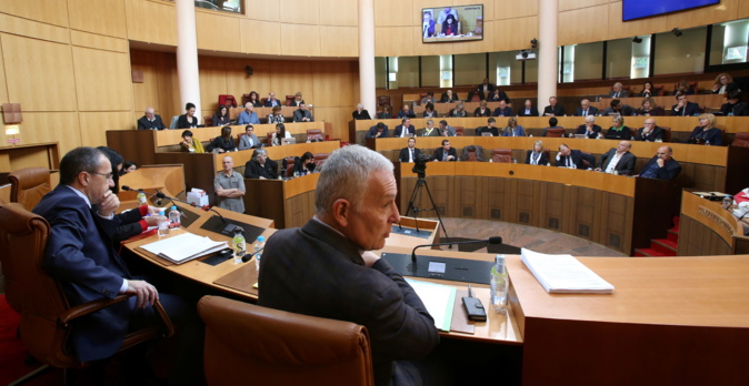 Réforme constitutionnelle : Les réactions des groupes politiques