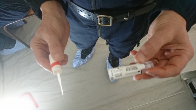 "Cet écouvillon permet d'extraire l'ADN d'un échantillon presque instantanément, au lieu de six à sept heures normalement." "Cet écouvillon permet d'extraire l'ADN d'un échantillon presque instantanément, au lieu de six à sept heures normalement."