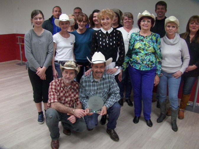 Jean-Philippe Serpi a présenté son trophée à ses élèves. Jean-Philippe Serpi a présenté son trophée à ses élèves.