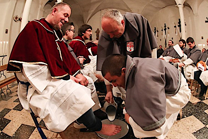 Ghjovi Santu : Le rituel du lavement des pieds à Calvi