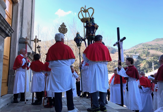 La procession de la Pulezulla dans la vallée de Lota