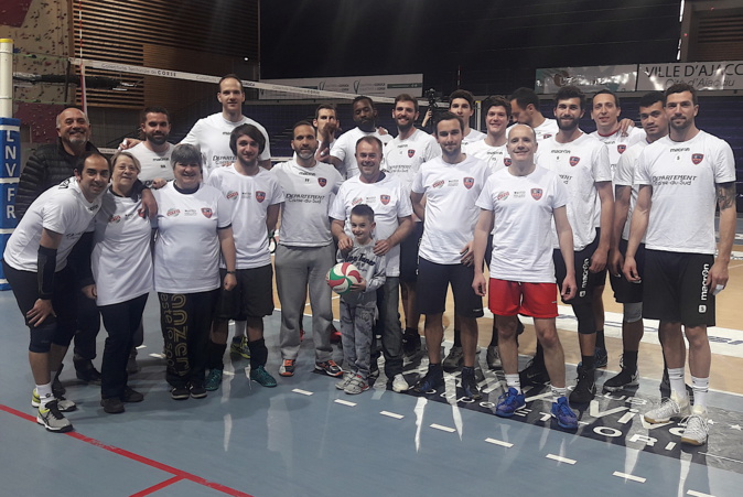 Vito Volley Expérience : Les supporters s’entraînent avec les volleyeurs du GFCA Vito Volley Expérience : Les supporters s’entraînent avec les volleyeurs du GFCA