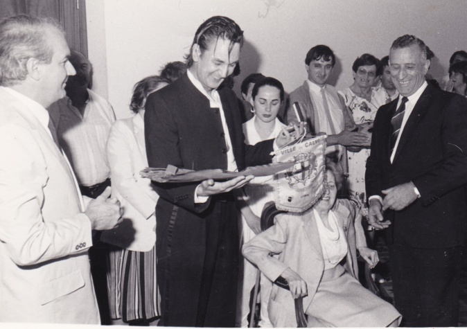 Jacques Higelin fait citoyen d'honneur de la Ville de Calvi par Xavier Colonna,  maire de la ville