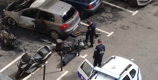 Bastia-centre : Une moto détruite et trois véhicules endommagés un incendie