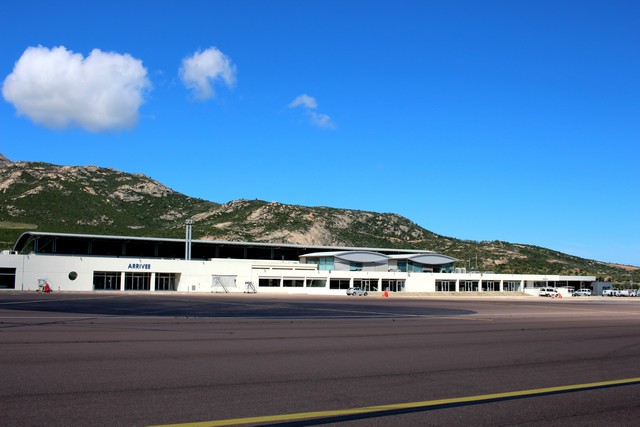 Elan de solidarité pour les employées de nettoyage à l'aéroport de Calvi