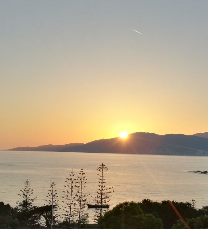 La photo du jour : Lumières douces d'un coucher de Soleil sur Ajaccio 