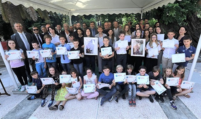 Ajaccio : De jeunes scolaires honorent la mémoire combattante dans les jardins de la préfecture d'Ajaccio