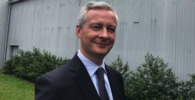 Bruno Le Maire, ministre de l’économie et des finances, devant le domaine viticole Orenga de Gaffory à Patrimoniu.