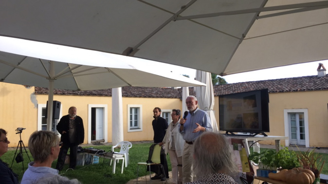 François Rouillay au micro, accompagné de Sabine Becker et de Fabien Tournan François Rouillay au micro, accompagné de Sabine Becker et de Fabien Tournan