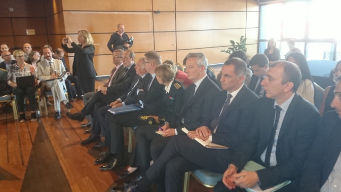 Le dialogue aura été franc et public entre Bruno Le Maire et Gilles Simeoni. Le dialogue aura été franc et public entre Bruno Le Maire et Gilles Simeoni.