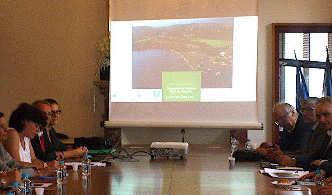 Porto-Vecchio : La CAF de Seine-Saint Denis fait don de la baie de Stagnolu au conservatoire du littoral