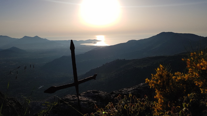 La photo du jour : Coucher de Soleil sur la baie de Calvi La photo du jour : Coucher de Soleil sur la baie de Calvi