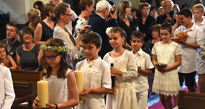 Premières communions et professions de foi à Zilia Premières communions et professions de foi à Zilia