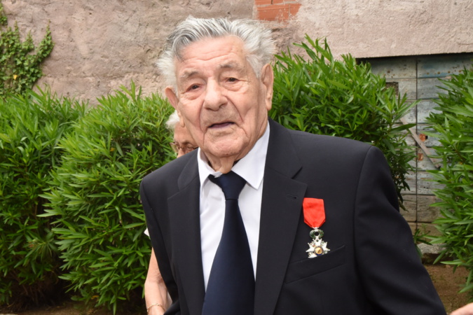 Muru : Chevalier de la Légion d’Honneur à 94 ans Muru : Chevalier de la Légion d’Honneur à 94 ans