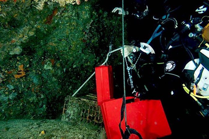 Insolite : Les vins du Clos Landry de Calvi vieillissent à 60 m sous l'eau