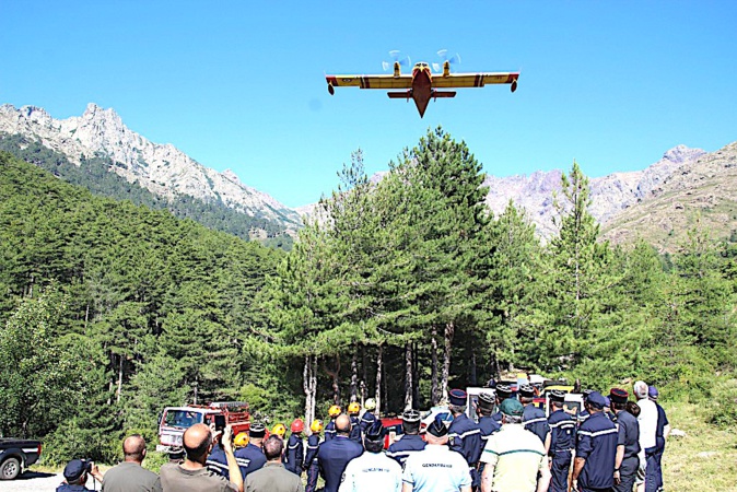Les pompiers ont honoré la mémoire de l’équipage du « Pélican 22 » à Calasima Les pompiers ont honoré la mémoire de l’équipage du « Pélican 22 » à Calasima