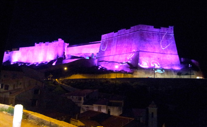 La photo du jour : La Citadelle de Bonifacio illuminée La photo du jour : La Citadelle de Bonifacio illuminée