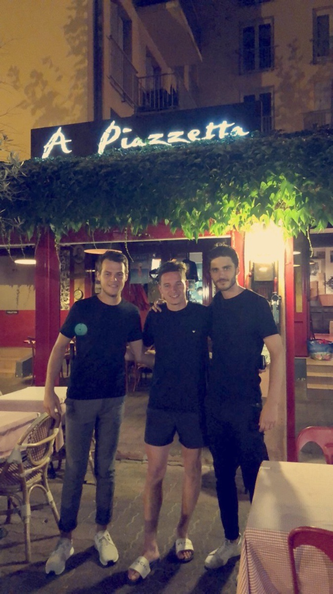 Au restaurant "A Piazzetta" avec deux supporters