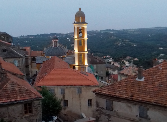 La photo du jour : Le clocher illuminé de Sant'Eramu di Cervioni