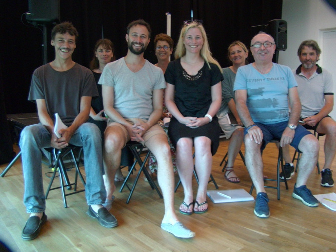 La troupe de "Discours à la Nation" autour du metteur en scène A.Oppecini La troupe de "Discours à la Nation" autour du metteur en scène A.Oppecini