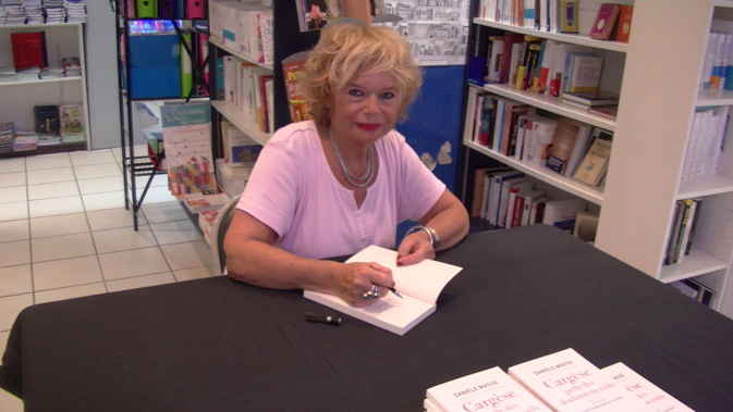 Danièle Masse en dédicaces à la librairie Album à Bastia Danièle Masse en dédicaces à la librairie Album à Bastia