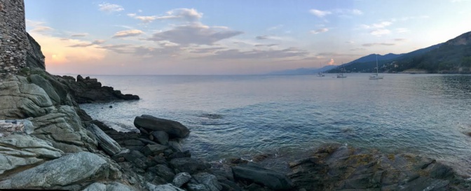 La photo du jour : Aux pieds de la tour d'Erbalonga