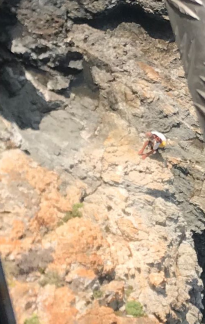 Galeria : L'octogénaire retrouvé vivant a été hélitreuillé et évacué vers le CH de Calvi Galeria : L'octogénaire retrouvé vivant a été hélitreuillé et évacué vers le CH de Calvi